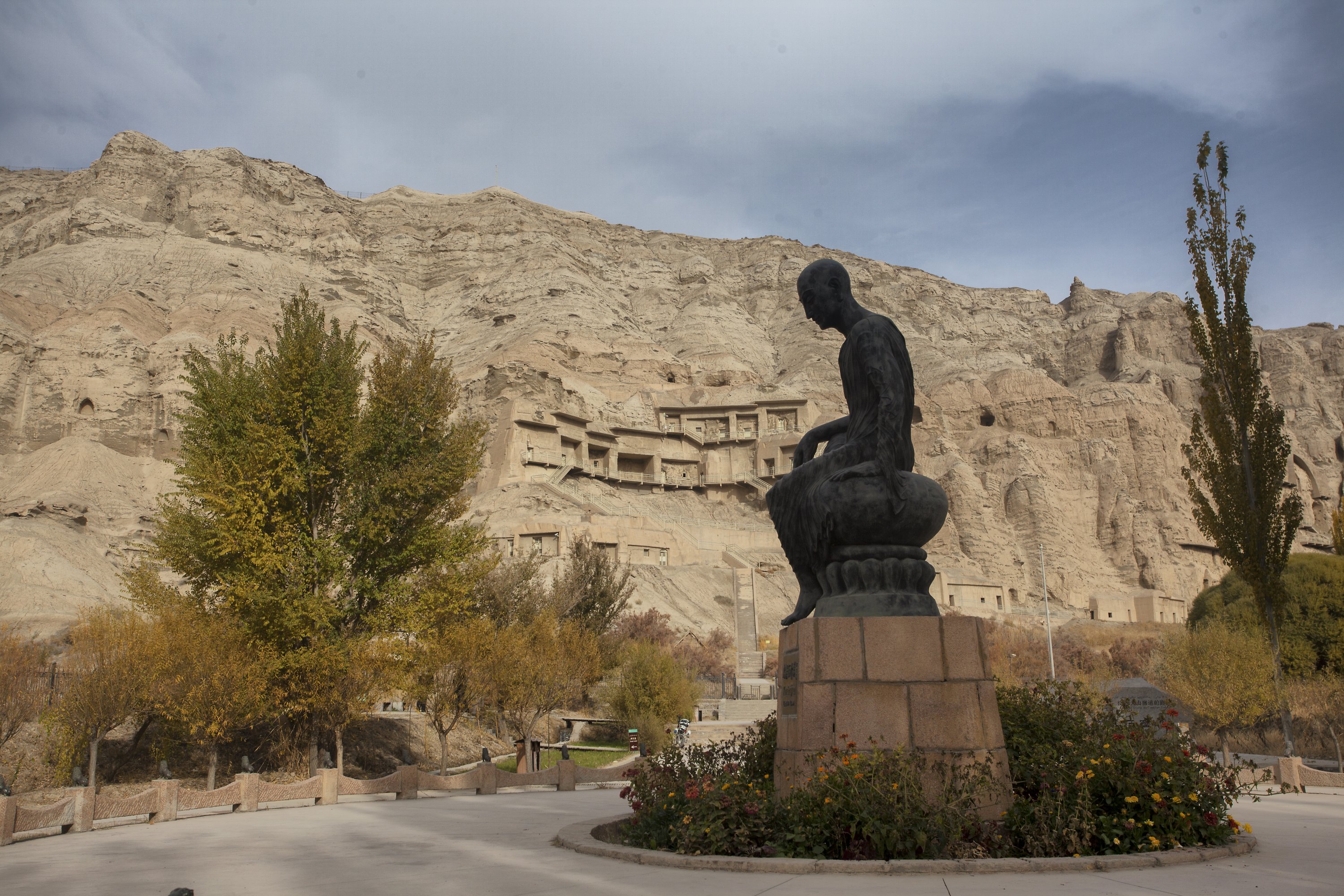 南疆+库尔勒+库车+库车大峡谷国家地质公园+克孜尔千佛洞+塔里木胡杨林公园+罗布人村寨3日2晚跟团游