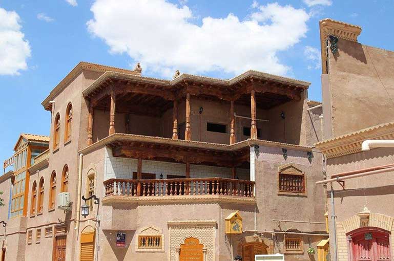 南疆+天山神秘大峡谷+克孜尔千佛洞+新疆天山托木尔景区·大峡谷+塔克拉玛干沙漠(和田)+慕士塔格峰-喀拉库勒湖景区+白沙山-白沙